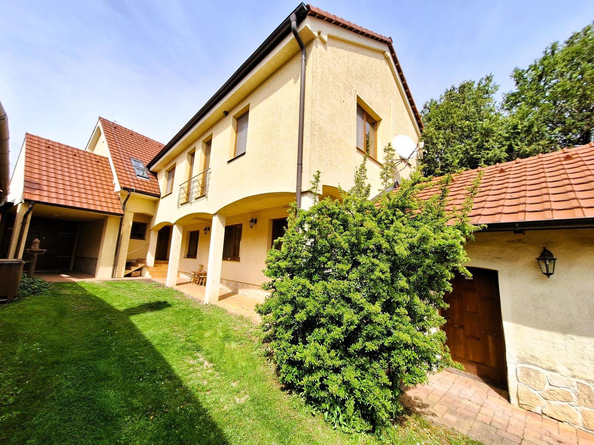 Penzion Villa Agnes Smolenice Ngoại thất bức ảnh